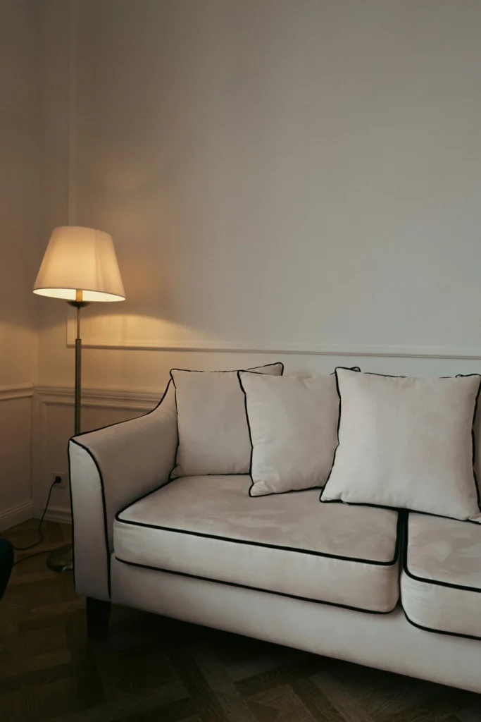 Interior cálido estilo consultorio